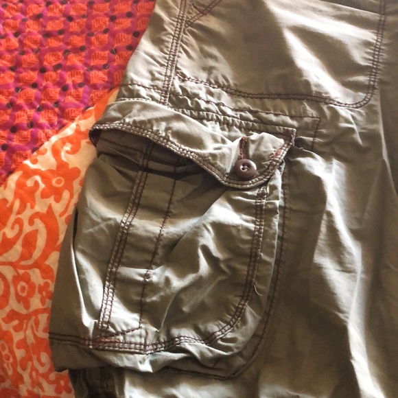 Cargo shorts - Picture 2 of 4